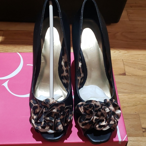 Heels - Picture 2 of 4